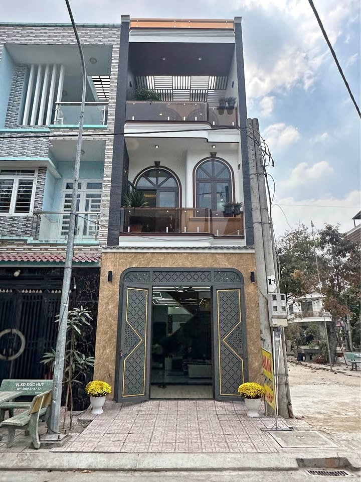 Nhà phố 3 tầng KCN Nam Tân Uyên 70m², 2.2 tỷ - Sổ riêng, kinh doanh tốt