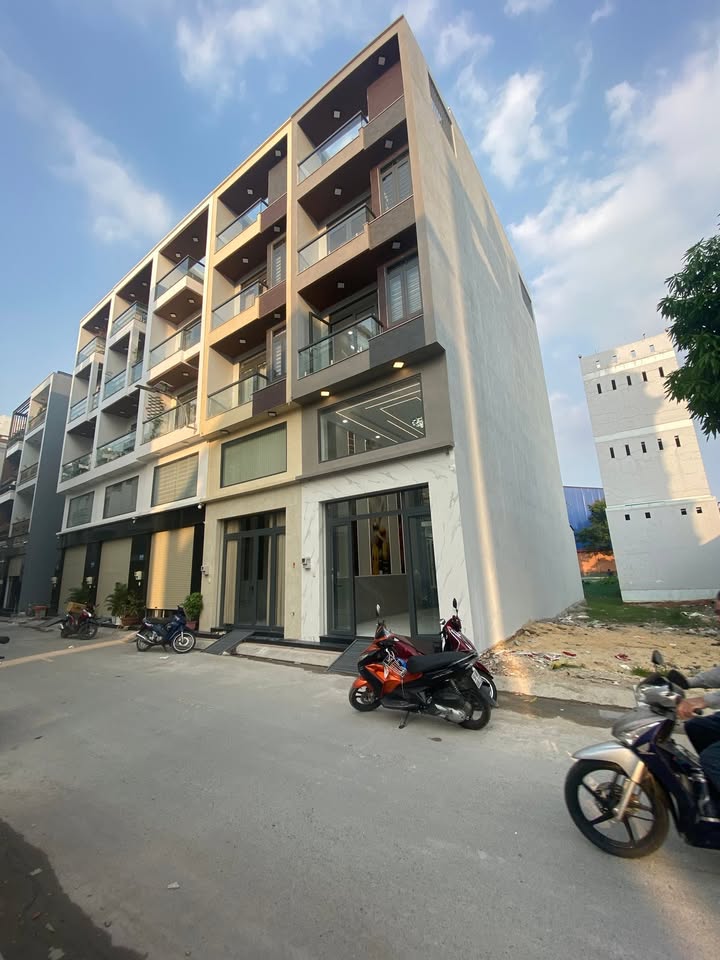 Nhà 5 Tầng Hẻm 8m Bình Tân - 7.4 Tỷ, Sẵn Ở