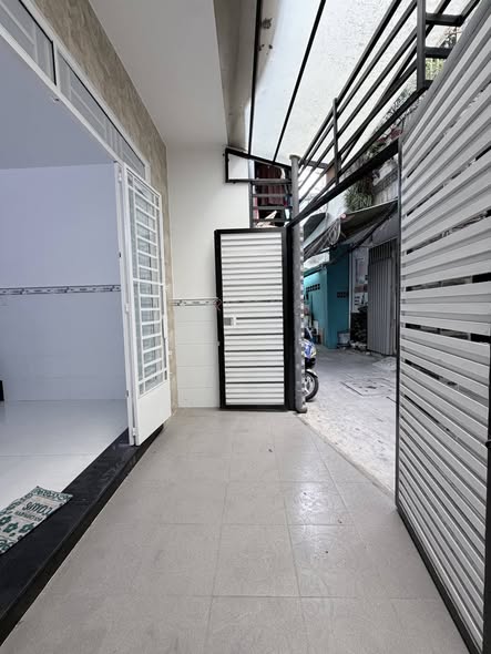 Nhà Hẻm Xe Hơi Lạc Long Quân, Q1 - 4.2x12m, 2 Tầng, Sẵn Ở Ngay