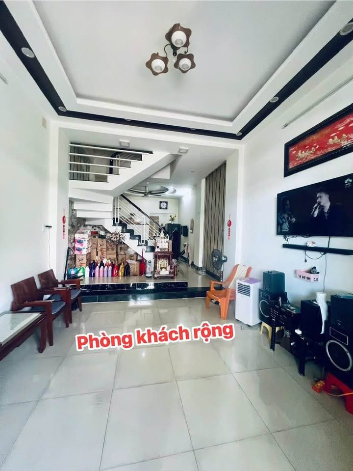 Nhà 1 Trệt 1 Lầu 1 Tum 68m² Sổ Hồng An Giang - Giá 2.x Tỷ