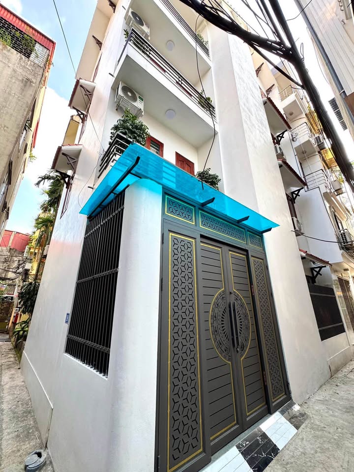 Nhà Mặt Tiền Nguyễn Văn Cừ, Long Biên - Lô Góc Thang Máy, 60m², Giảm Sâu 11.5 Tỷ