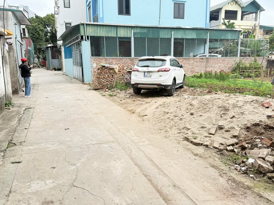 Đất Long Biên 200m² - Ô tô tải vào đất, Sổ đỏ đẹp, 7.x tỷ