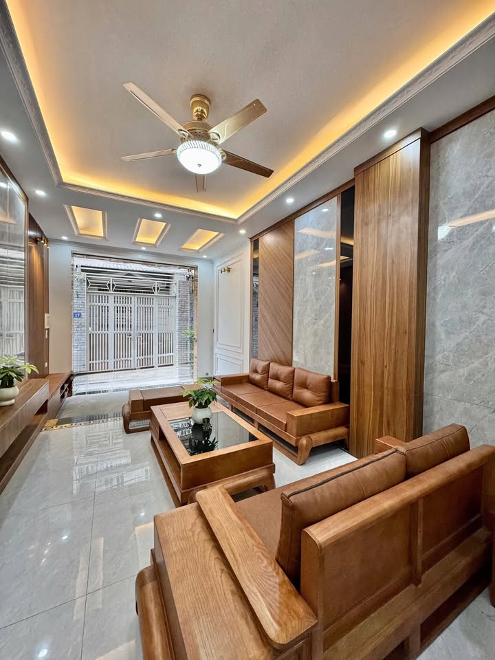 Nhà 50m² 5 Tầng Nguyễn Văn Cừ, Long Biên - Full Nội Thất, Giá 13 Tỷ