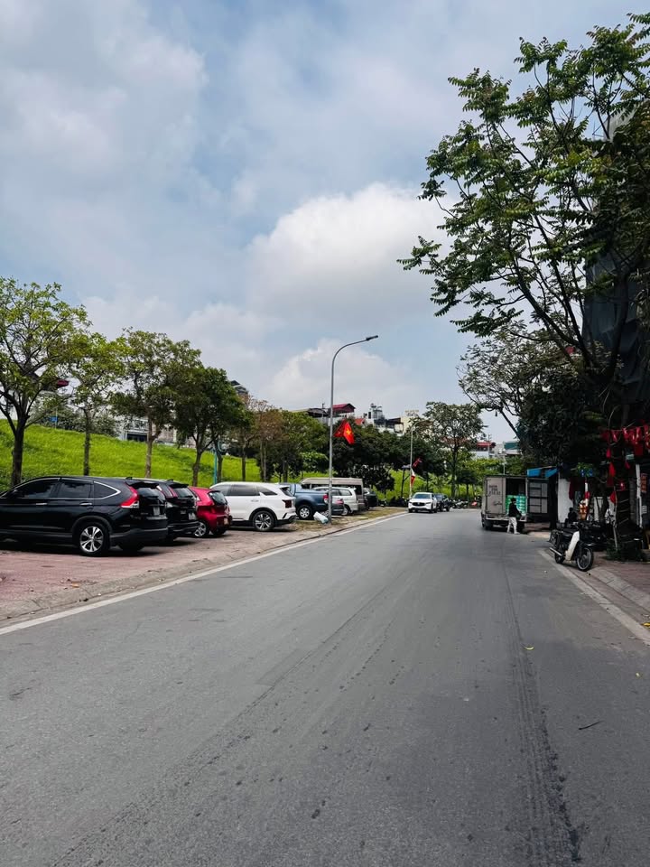 Bán đất Ngọc Thụy Long Biên 55m² - Sổ đỏ vuông vắn, ô tô tránh