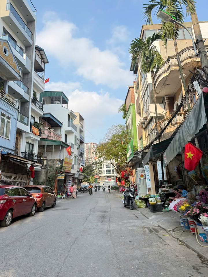 Nhà Mặt Tiền Kinh Doanh Phố Cổ Ngọc Lâm, Long Biên - 76m² Vuông Vắn, Giá 26 Tỷ