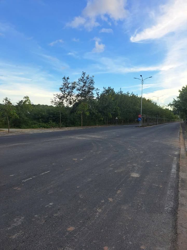 Đất Vàng Kon Tum 400m² - Mặt Tiền Đường 11m, Hướng Tây Bắc - Sẵn Sàng Đầu Tư!