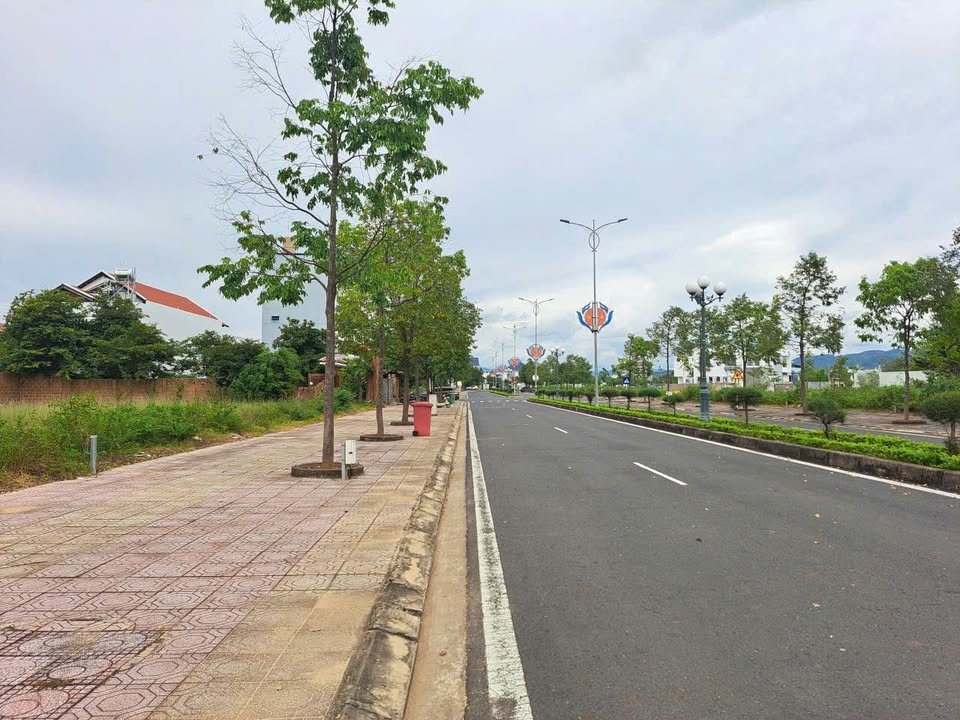 Đất Nền Nam Đăk, Đông Hòa: 244m², Hướng Nam, Sổ Hồng Hoàn Công - 3 Tỷ