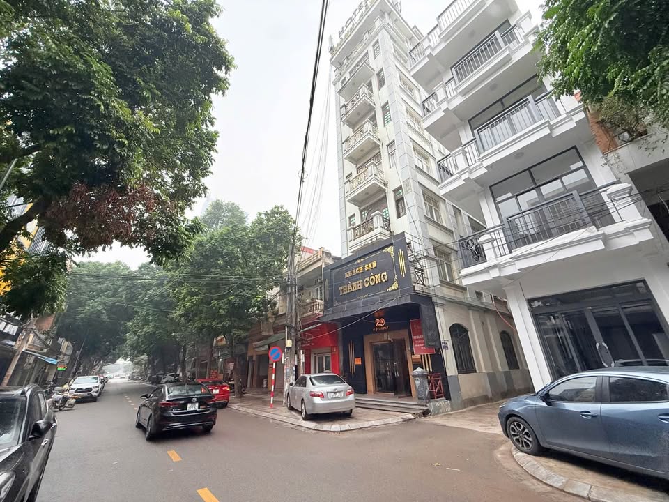 Bán Khách Sạn 9 Tầng 2 Mặt Tiền Phố Cổ Thanh Hóa - 190m², 27 Phòng, Giá 20 Tỷ