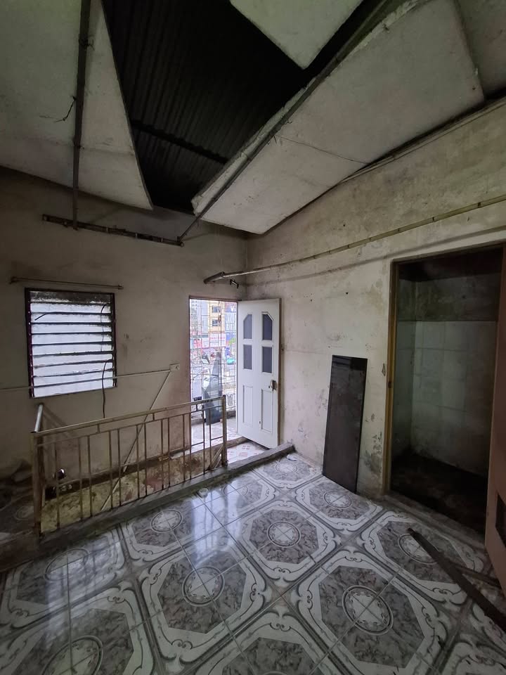 Nhà Tập Thể Mặt Phố Minh Khai 70m² - Sổ Đỏ Sẵn Sàng Giao Dịch