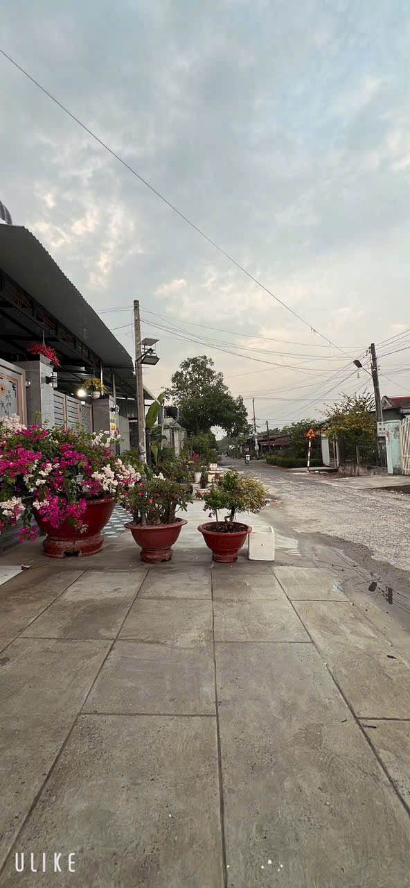 Nhà sân vườn 189m² hướng Tây Nam, P. Long Hoa, Tây Ninh - Giá 1.98 tỷ