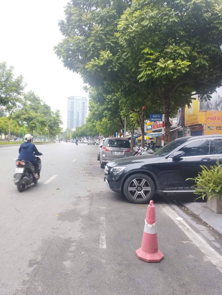 Nhà Phố Nguyễn Văn Huyên 50m² - Kinh Doanh Sầm Uất - 6 Tầng Thang Máy - 17.5 Tỷ