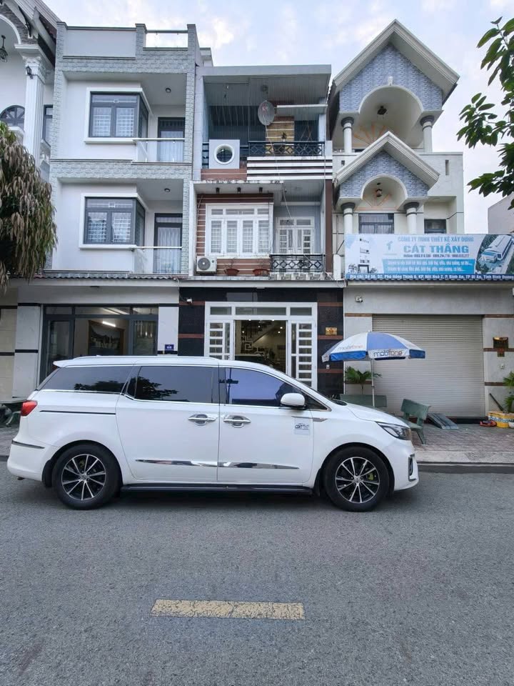 Nhà 3 tầng 61.7m² Phú Hồng Thịnh 6 - 5.6 Tỷ, Gần QL1K, ĐH Quốc Gia