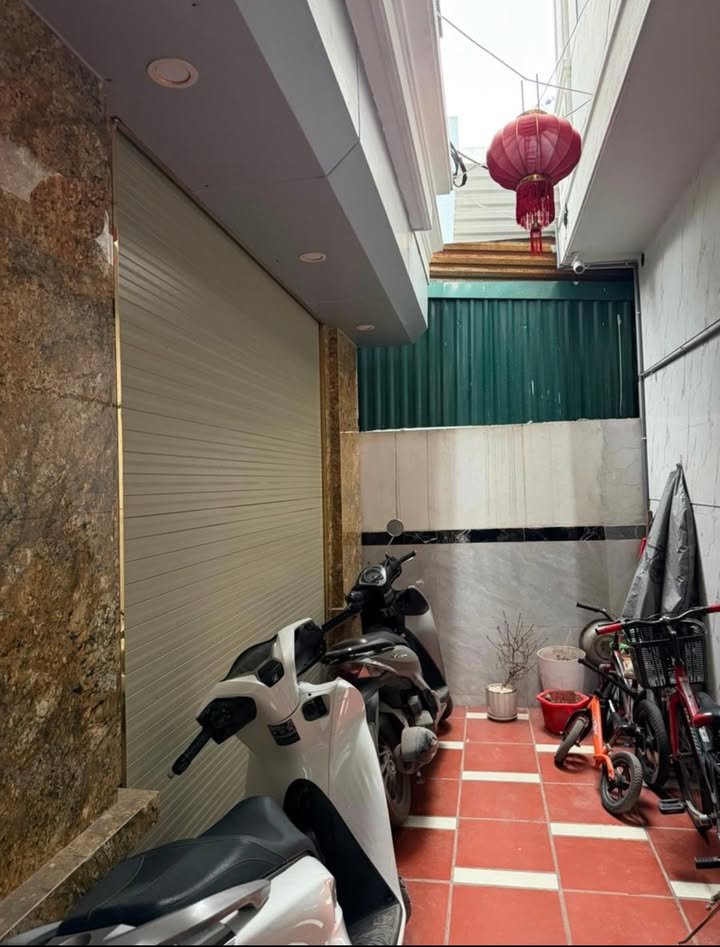 Nhà 30m² Việt Hưng, Long Biên - 5 tầng, 3.2 tỷ, Sẵn Sàng Về Ở Ngay