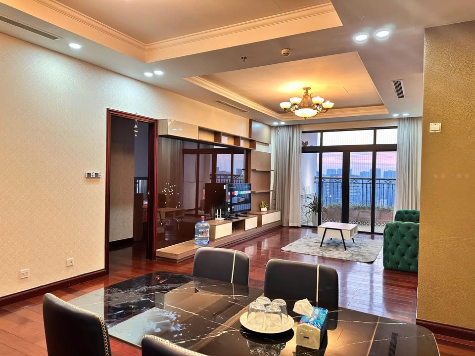 Cho thuê căn hộ Royal City 133m² 2PN - Hướng Tây, Full nội thất