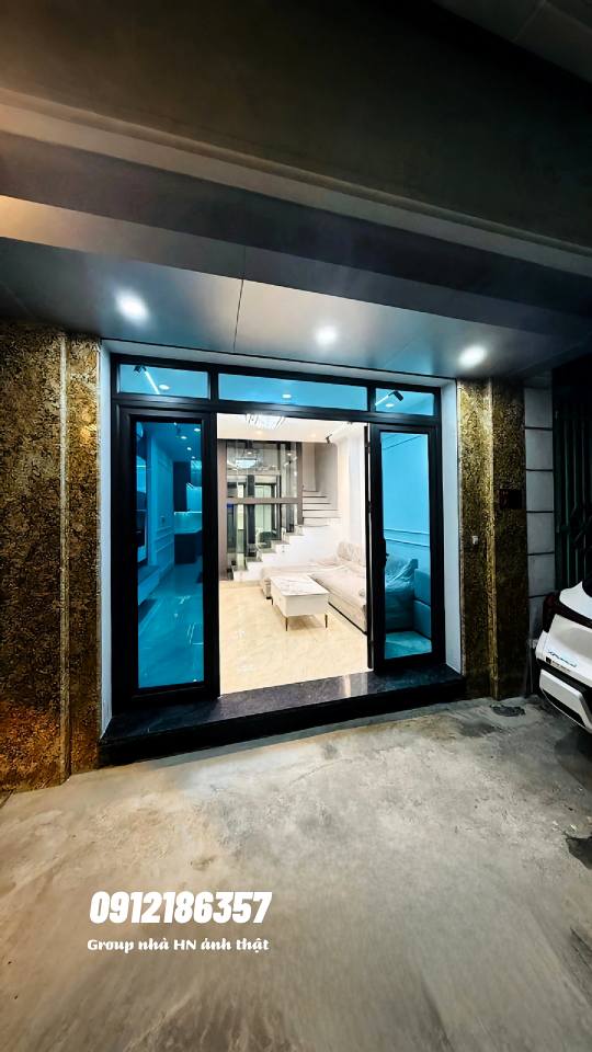 Nhà 5 Tầng Thang Máy Xã Đàn 42m² - Ô Tô Đỗ Cửa 13.9 Tỷ