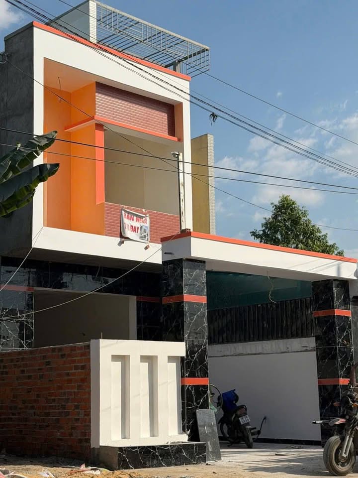 Mặt Tiền KD Phường Dĩ An 150m² - Gần Đại học FPT - Giá 3.96 Tỷ