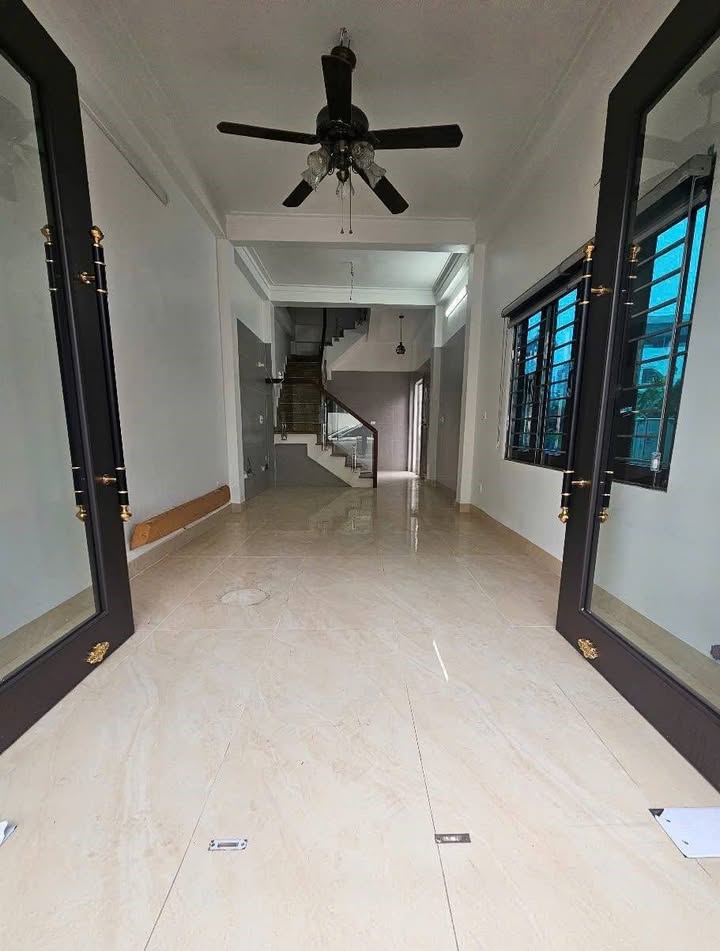 Cho thuê nhà nguyên căn 5 tầng tại Cự Khối, Long Biên - 45m², 12 triệu/tháng