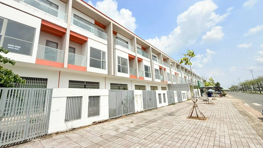 Bán Nhà Phố Liền Kề KĐT Tây Bắc, Rạch Giá - 110m², Sổ Hồng Riêng