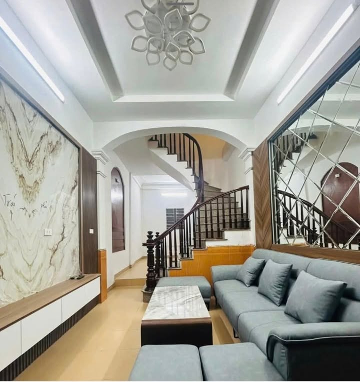 Nhà 31m² Thụy Khuê, Ba Đình - 2 Mặt Ngõ Sáng Sủa, Giá 9.9 Tỷ