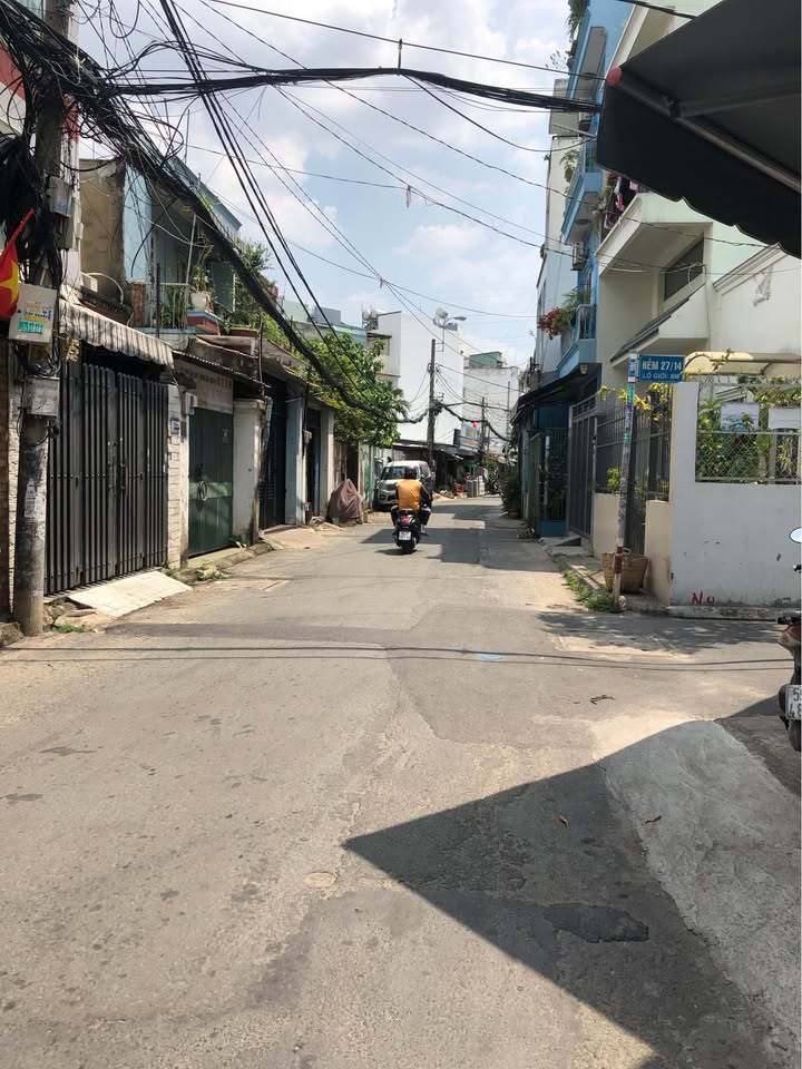 Nhà Phường Tân Sơn Nhì, Tân Phú - 60m², Hẻm Rộng, Sầm Uất