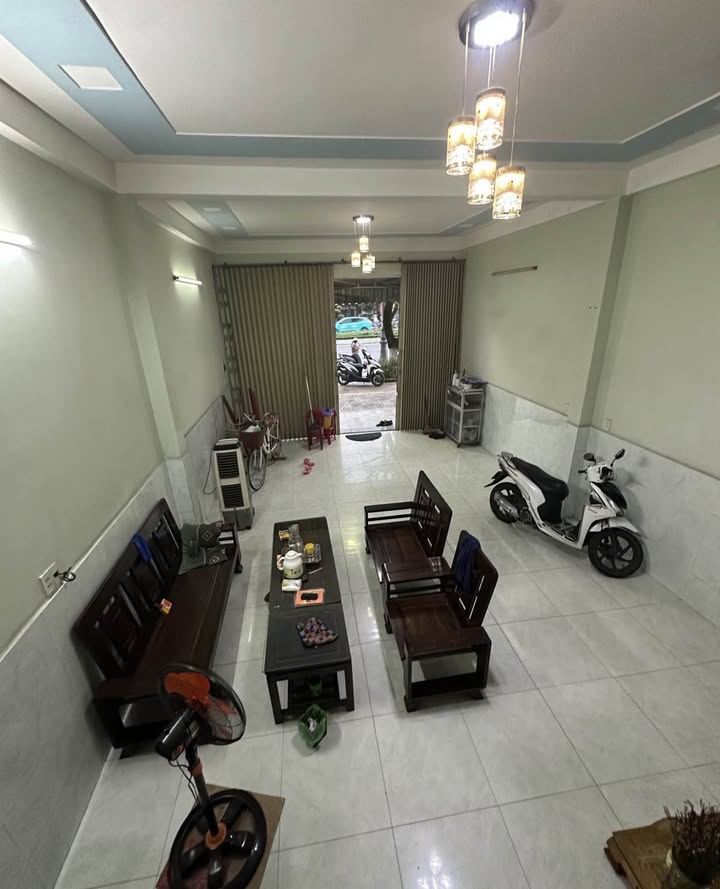 Nhà Mặt Tiền Kinh Doanh Hoàng Thị Loan - 100m² - 3 Tầng - Giá Thỏa Thuận