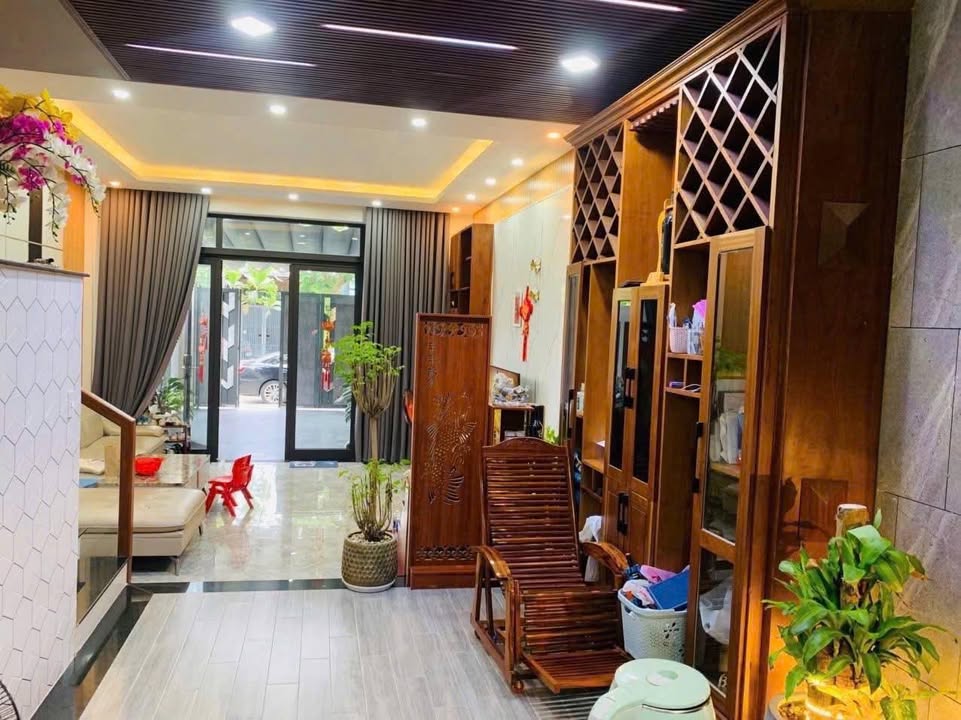 Nhà 3 Tầng Full Nội Thất, Đối Lưng Phạm Hùng, Hội An - Giá 6 Tỷ