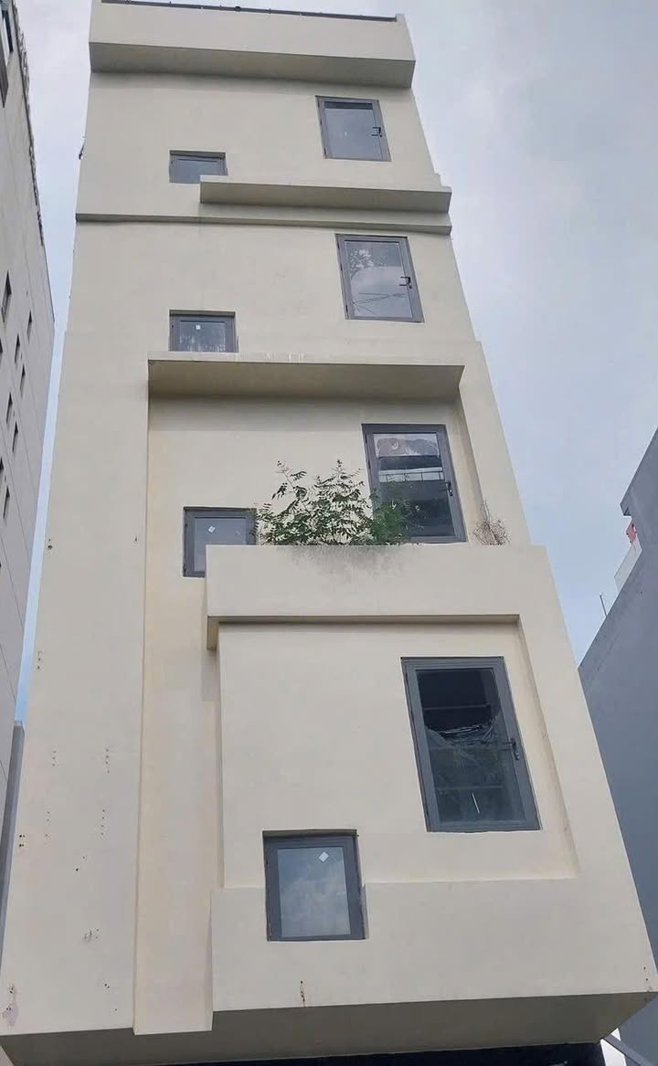 Cho thuê nhà 6 tầng mặt tiền Phạm Văn Đồng, Đà Nẵng - 11PN, Thang máy, Giá 65 Triệu/Tháng