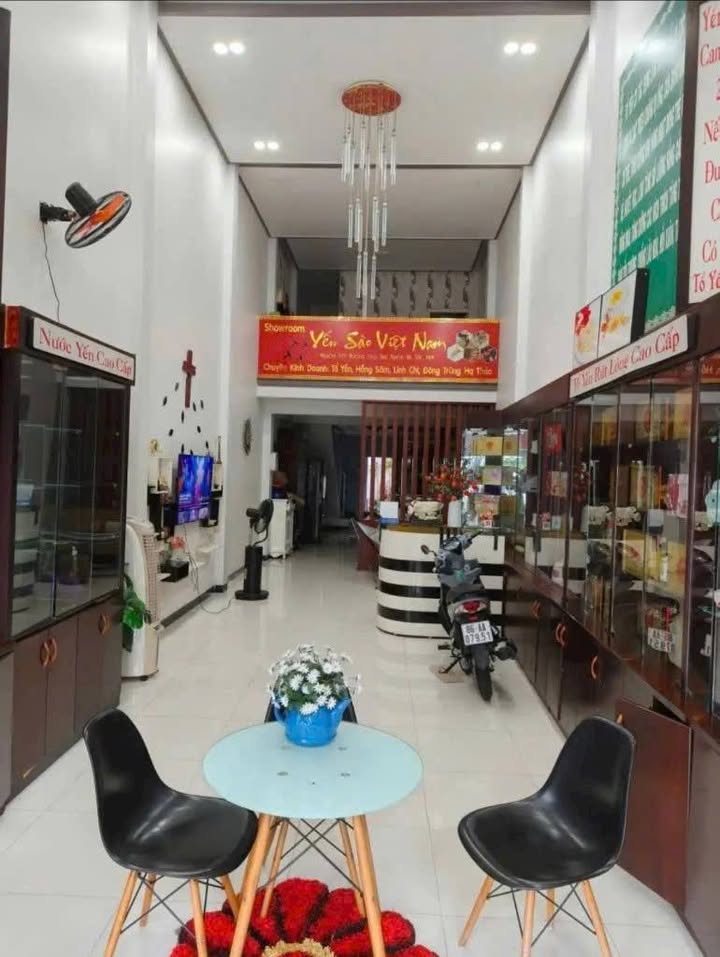 Mặt tiền Trần Hưng Đạo, Phan Thiết - Nhà 1 trệt 1 mê lửng 130m² kinh doanh tốt