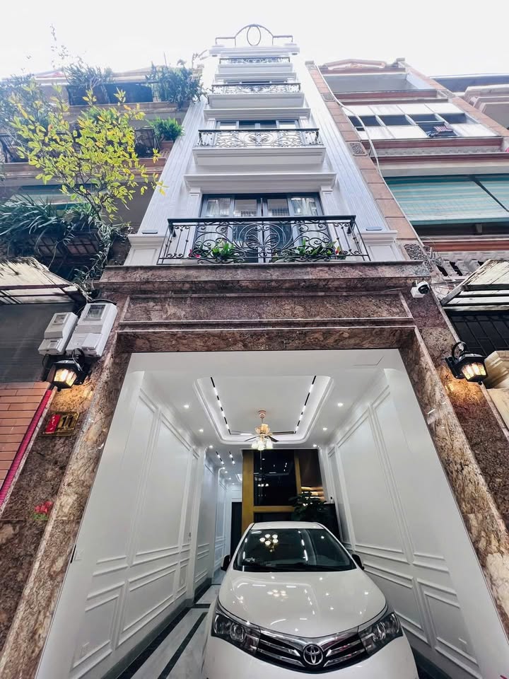 Nhà Phân Lô Hoàng Quốc Việt 6 Tầng Kinh Doanh, Ô Tô Tránh Vào Nhà
