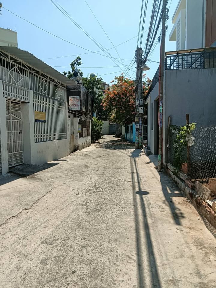 Cho thuê nhà nguyên căn hẻm ô tô Nguyễn Hội, Phan Thiết - 120m², 3 PN, 3.5 triệu/tháng