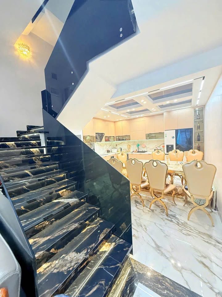 Nhà Mặt Tiền Chùa Hàng, Hải Phòng - 65m², 4 Tầng Luxury, Kinh Doanh Đỉnh Cao