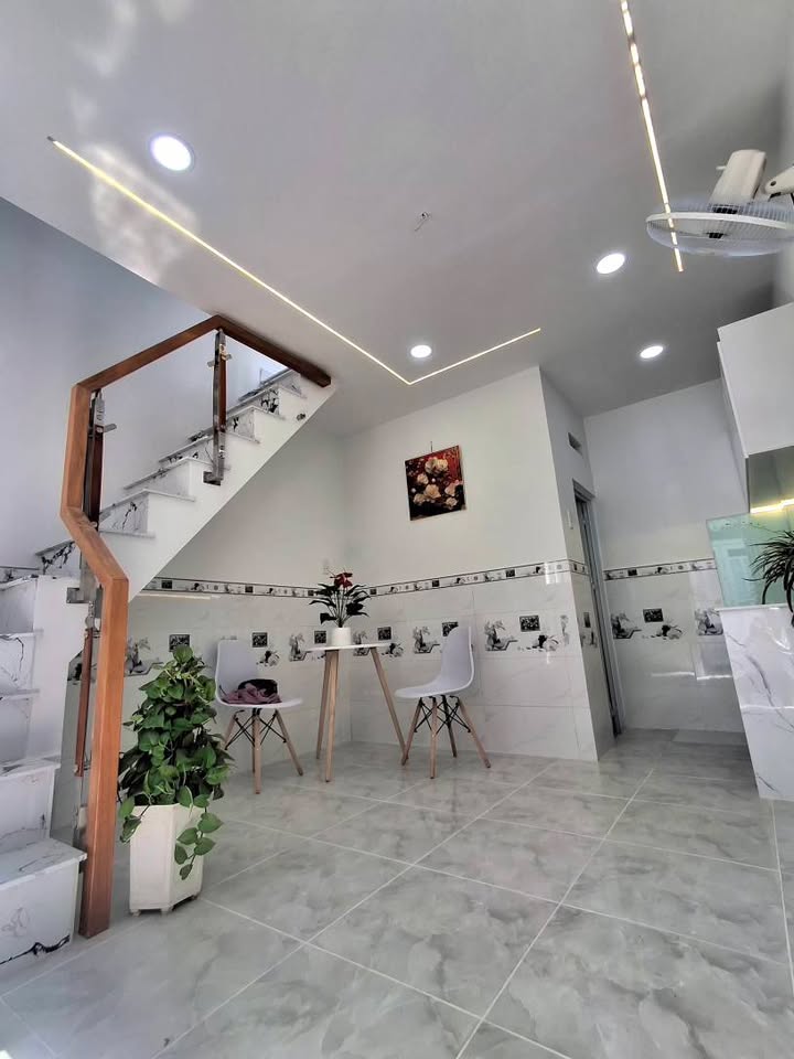 Nhà 1 Trệt 1 Lầu, 2PN, 21m² - Sổ Thổ Cư Quận 12 Giá 890 Triệu