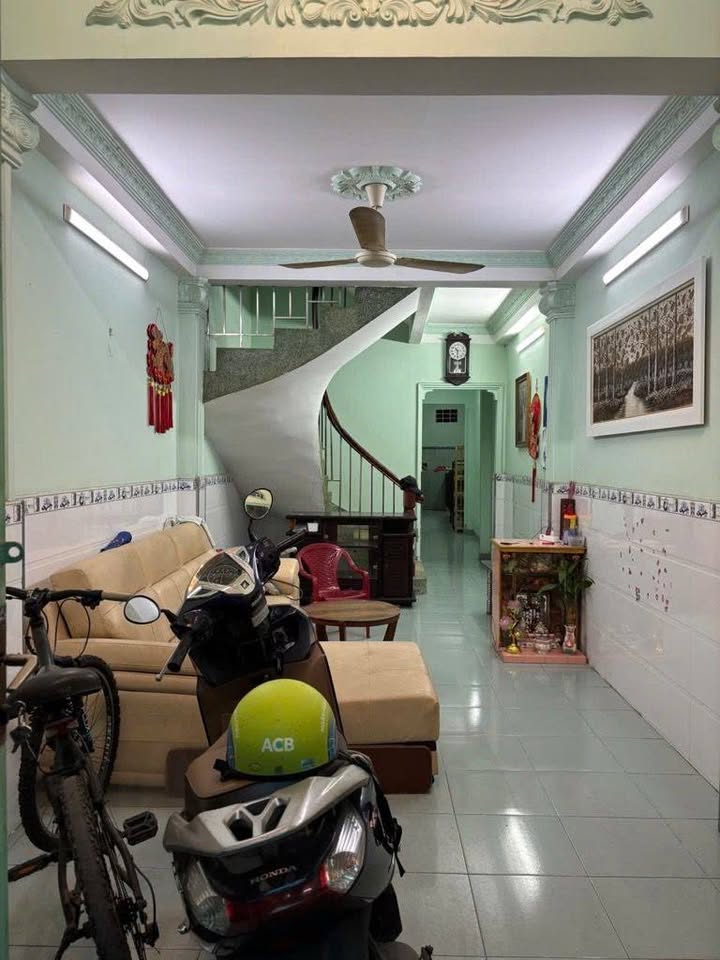 Nhà 3 Tầng 70m² Ngay Chợ Rạch Ông, Q8 - Sổ Hồng Riêng, Giá 8.5 Tỷ