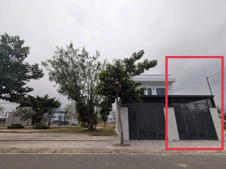 Nhà Cát Tường, Đồng Xoài - Nội thất đẹp, 3PN, Sân ô tô, Giá 13 Triệu/Tháng