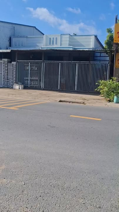 Mặt bằng kinh doanh 240m² mặt tiền Nam Kỳ Khởi Nghĩa, Sóc Trăng - Giá 5 triệu/tháng