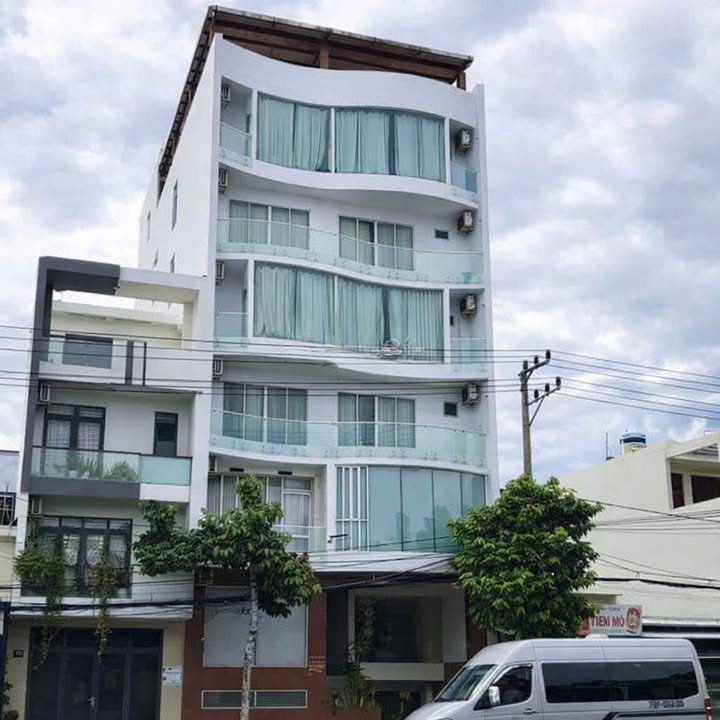 Bán Khách Sạn Mặt Tiền Nguyễn Tất Thành, Nha Trang - 191m², 7 Tầng, 40PN