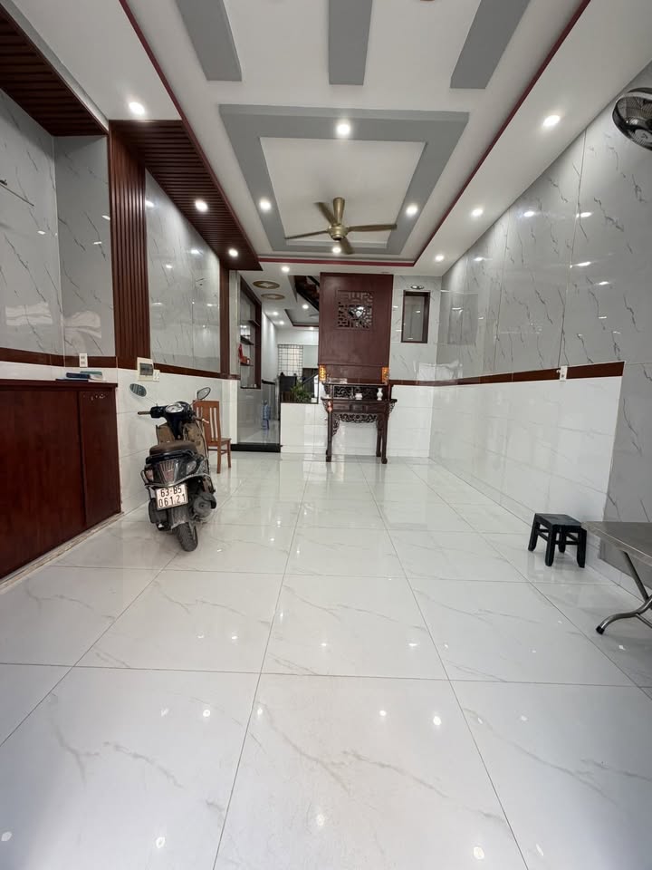 Nhà 2 Tầng Hẻm Xe Hơi Tỉnh Lộ 10, Bình Tân - 70m² Giá 6.3 Tỷ