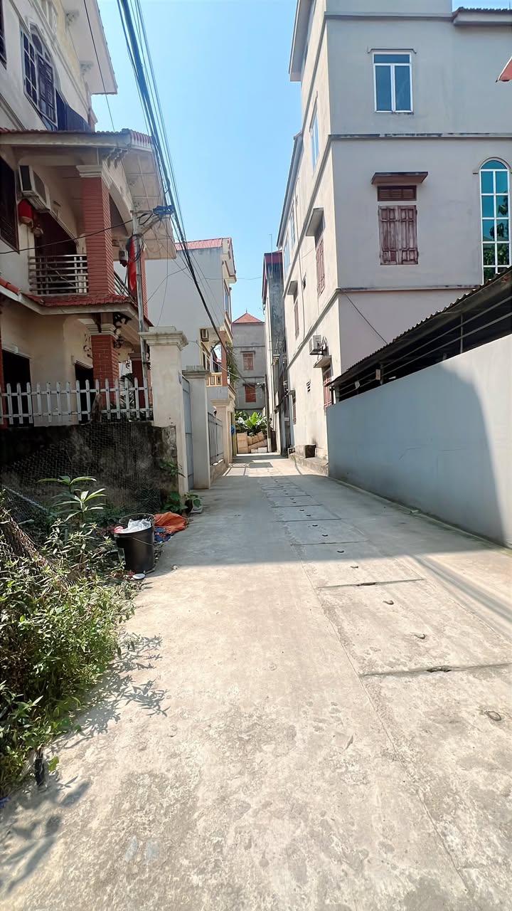 Bán đất 48m² Đông Anh - Sổ đỏ chính chủ, ô tô vào đất