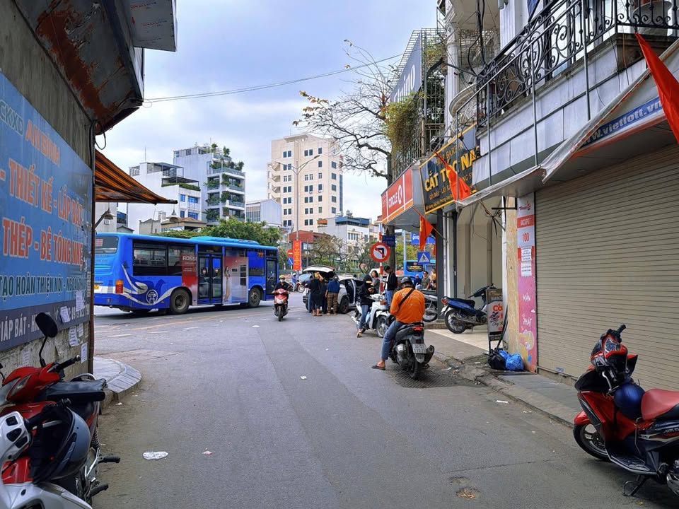 Nhà Mặt Phố Giải Phóng, Hoàng Mai - 50m², Ô Tô Tránh, Kinh Doanh Sầm Uất