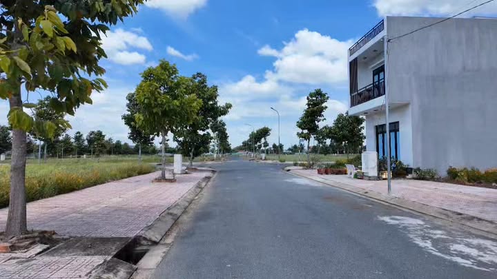 Bán Đất Thủ Thừa 100m² - Đối Diện Hồ Sinh Thái, Giá 1 Tỷ Rẻ Nhất