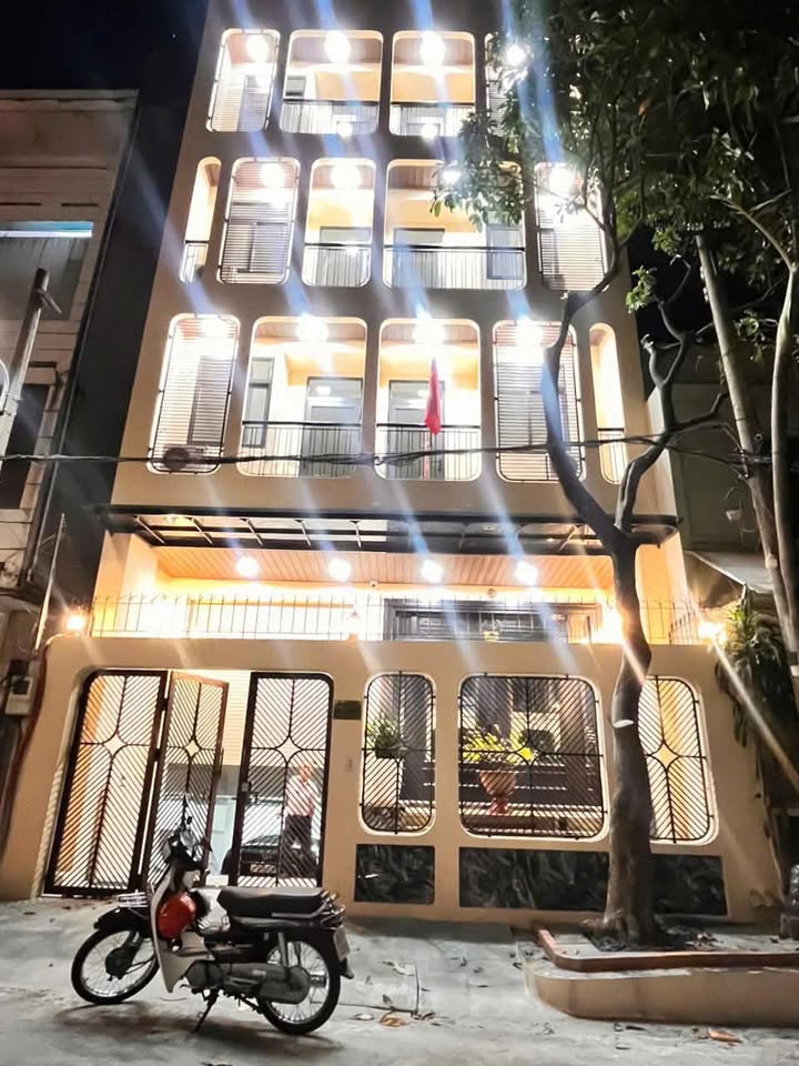 Nhà Mặt Tiền KD Nguyễn Trọng Tuyển Phú Nhuận - 131m² 4 Tầng