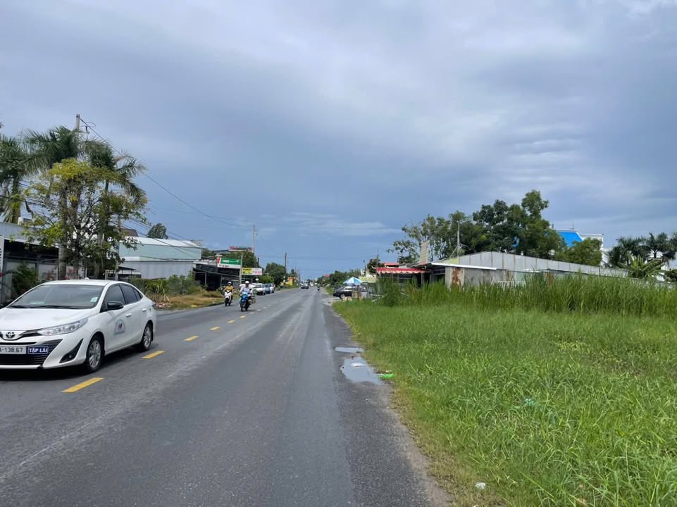 Bán Đất Mặt Tiền QL Phụng Hiệp, Cà Mau - 300m², 3.7 Tỷ, Thổ Cư 225m²