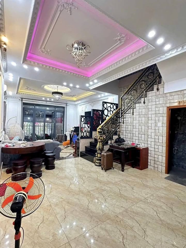 Bán Gấp Biệt Thự 171m² Mặt Tiền Phan Văn Xoàn, P2, Bạc Liêu - Giá 5.5 Tỷ