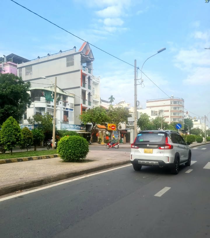 Nhà Mặt Tiền VIP Phú Thạnh, Tân Phú - 140m² Sổ Riêng, Giá 9 Tỷ