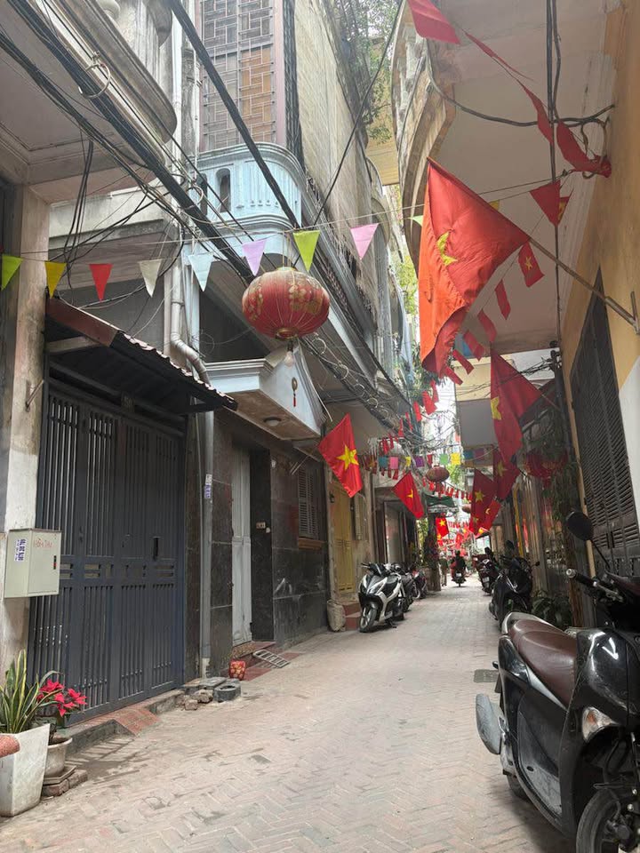 Căn hộ tập thể 75m² Phố Chùa Quỳnh - 2PN, Nội thất cao cấp, Sổ hồng - 3 Tỷ