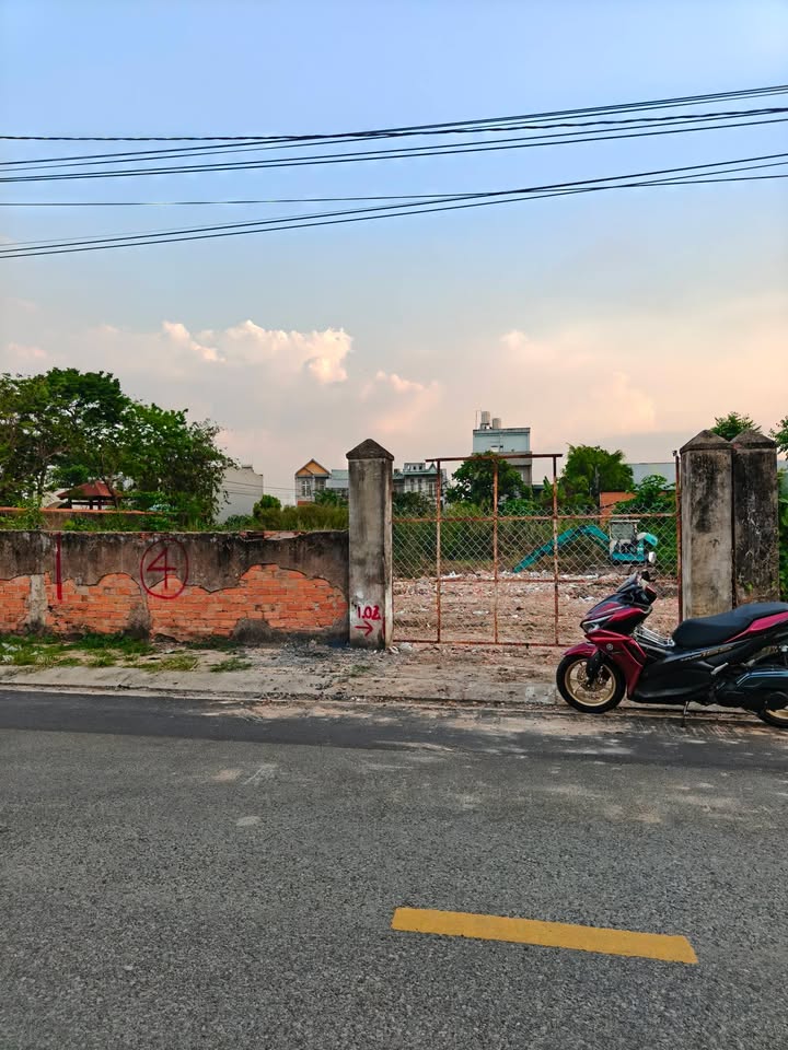 Mặt Tiền Tô Ký Hóc Môn 120m² - Giá Rẻ Như Hẻm, Sẵn Sàng Xây 4 Tầng