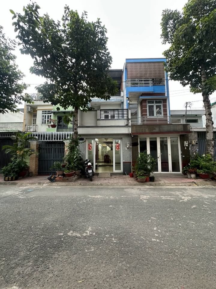 Nhà 5.8 Tỷ Hóc Môn - 5PN, Ô Tô Ngủ Trong Nhà, Sổ Hồng Riêng