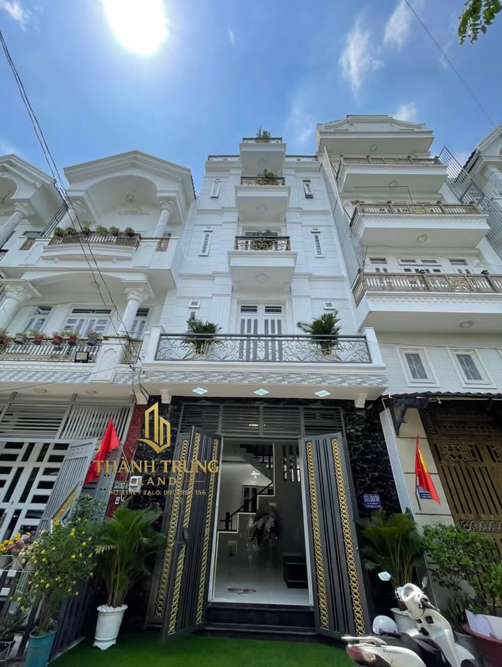 Nhà Phố Tân Cổ Điển Quận 12 - 56m² - 5.9 Tỷ - Hẻm 8m Ô Tô