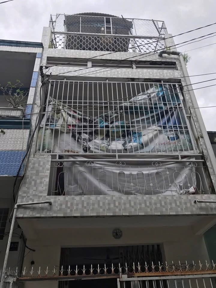 Nhà 4 Tầng Lạc Long Quân, Q11 - Hẻm Xe Tải, Dòng Tiền 15 Triệu/Tháng