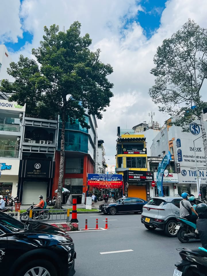 Nhà Lô Góc 2 Mặt Tiền Trần Hưng Đạo Q1 - 78m² Giảm 6 Tỷ